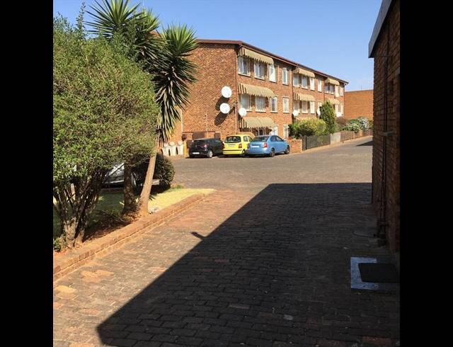 2 BEDROOM APARTMENT FOR SALE IN BERTON PARK